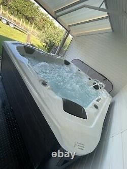 32amp Hot Tub, Spa, brand new, 1 lounger, 5 seat, LED lights, fountains, withfall