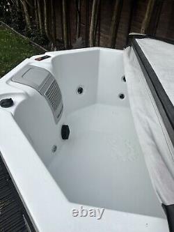 Canadian Spa Mukoksa Plug & Play Hot Tub