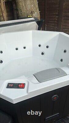 Canadian Spa Mukoksa Plug & Play Hot Tub