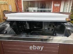 Grizzly Arctic spa 6 seater hot tub less than a year old in coffee grey