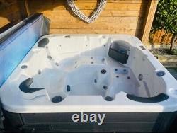 Hot Tub (1 Year old) Bluetooth Speakers, Fountain, LED Lights. Delivery Option