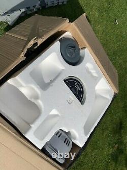 Hot tub Lay-Z-Spa 54148 Paris Hot Tub with LED Light good condition fits 4-6 ppl