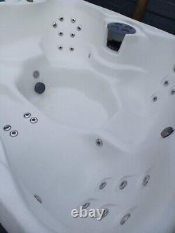 Hot tub/spa 6 seater with lounger, 33 jets, steps and cover