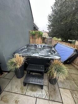 Hot tub used 4 Person Plug And play Please Read