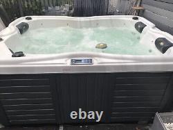 Jacuzzi hot tubs used