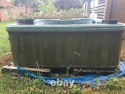 LA Spa 6 people hot tub. Shell and plumbing good, needs new filters & electrics