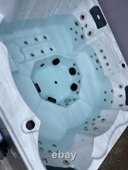 New Refresh+ 6 Seat Luxury Hot Tub Canadian Gecko 32amp Spa Lights Music Stock