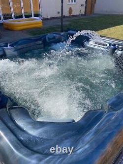 Platinum Spas Refresh Hot Tub with in-built bluetooth speaker (6 seater)