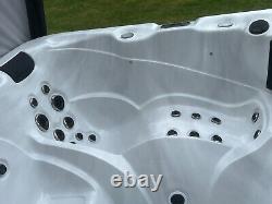 Red Spa Luxury 6 person Hot Tub