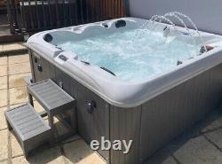 SAN PEDRO 5 person Hot Tub in Mint Condition
